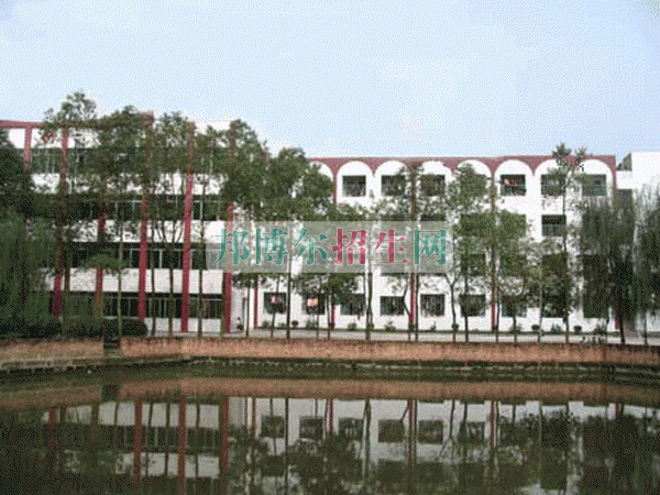 瀘縣建筑職業(yè)中專學校學費