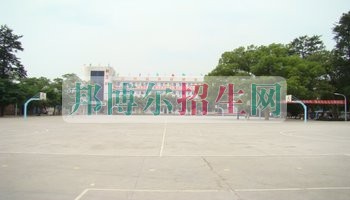 瀘縣建筑職業(yè)中專學(xué)校2016年報名條件、招生對象