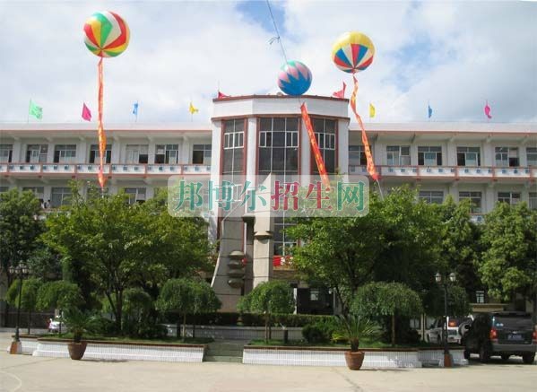 畢節(jié)地區(qū)財貿(mào)學校2016年報名條件、招生對象