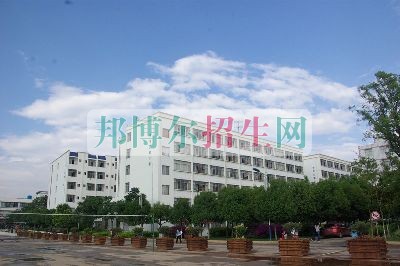 云南經(jīng)濟管理學院2016年招生簡章