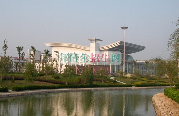南京財(cái)經(jīng)大學(xué)紅山學(xué)院招生辦聯(lián)系電話(huà)