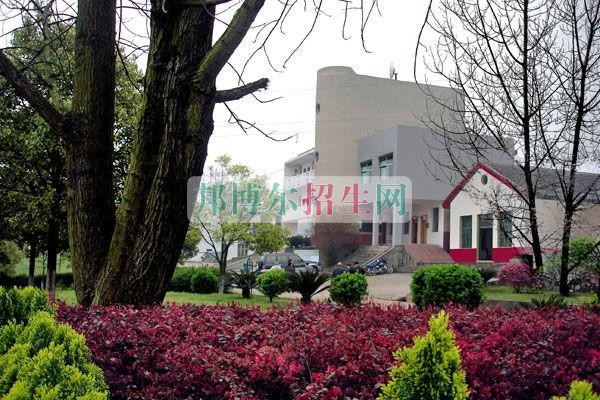 湖南九嶷職業(yè)技術(shù)學(xué)院招生辦聯(lián)系電話