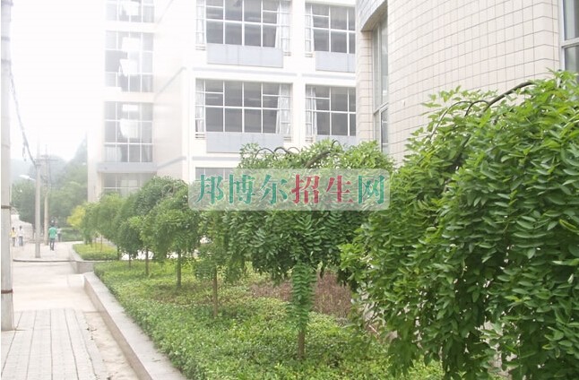 貴陽(yáng)中醫(yī)學(xué)院時(shí)珍學(xué)院