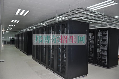 女生學計算機應用技術(shù)