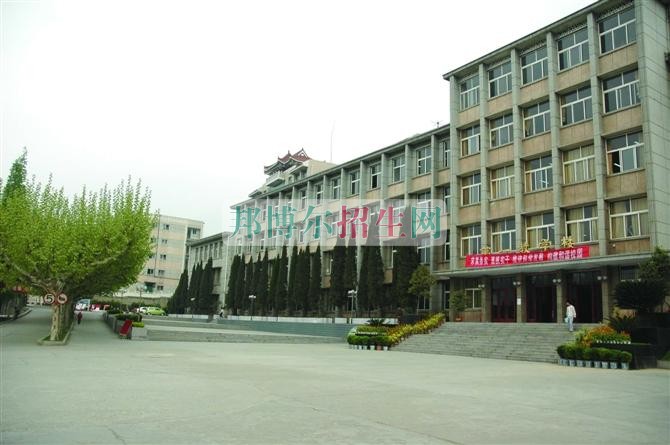 初中畢業(yè)能學(xué)動漫設(shè)計(jì)與制作嗎