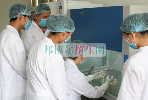 醫(yī)學檢驗專業(yè)學校哪個好