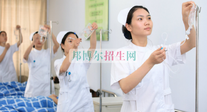 成都內(nèi)護理好的大專排名