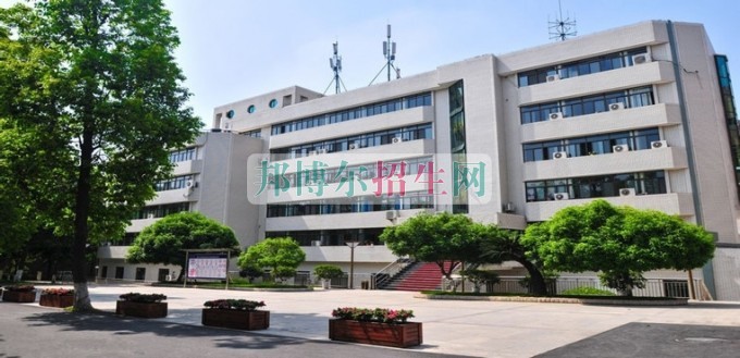 成都哪個計算機應(yīng)用技術(shù)學(xué)校好