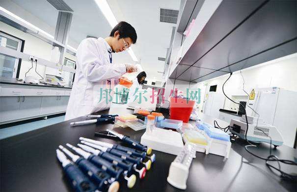 成都設有醫(yī)學檢驗的公辦大專學校