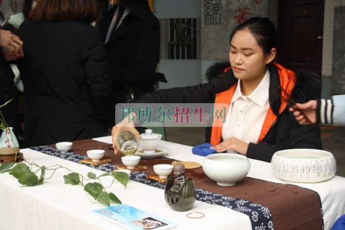 天府新區(qū)成人中等專業(yè)學校“美好新區(qū)，千年廣都”