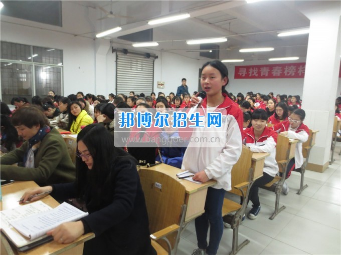 南充師范學(xué)?；ㄩ_滿堂盛世春——南充師范歡慶“三八”節(jié)