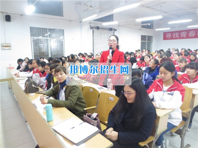 南充師范學(xué)?；ㄩ_滿堂盛世春——南充師范歡慶“三八”節(jié)