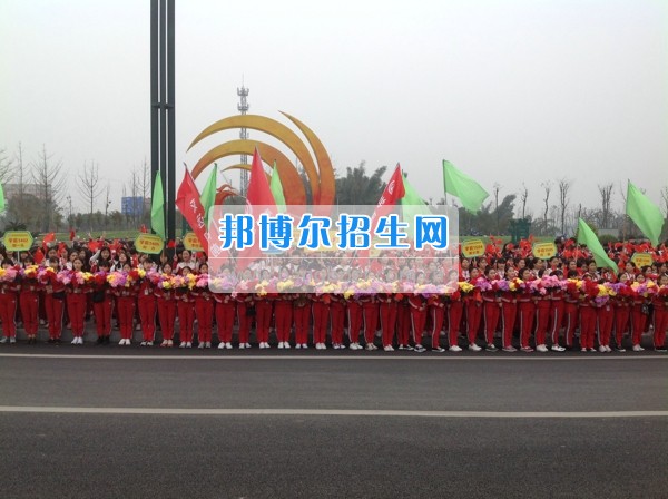 四川省宜賓市南溪區(qū)職業(yè)高級中學(xué)校學(xué)前教育齊拉練，共踏春風(fēng)迎春景