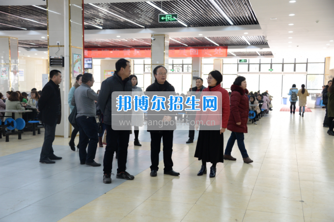 內(nèi)江市教育局檢查川南幼兒師范高等?？茖W(xué)校春季開學(xué)工作