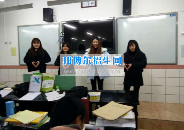 川南幼兒師范高等?？茖W(xué)校學(xué)前教育一系開展“感恩”主題系列教育活動