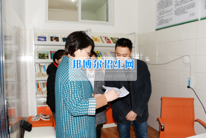 川南幼兒師范高等?？茖W校黨團工作站、圖書漂流站在學生公寓正式運行