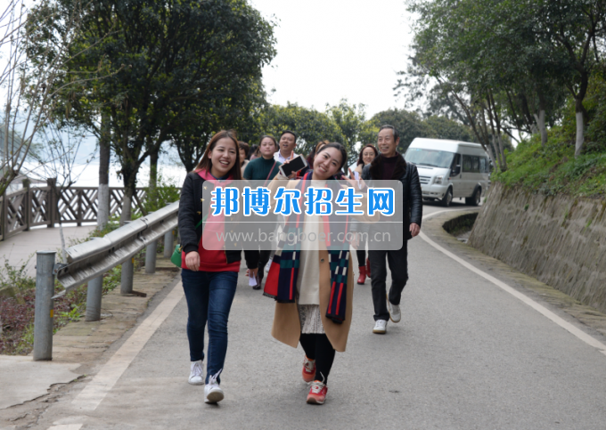 川南幼兒師范高等?？茖W校舉行慶祝國際勞動婦女節(jié)活動