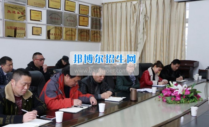 樂山市民族宗教局局長李夫鐵一行來四川省樂山市第一職業(yè)高級中學調研