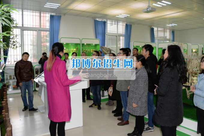川南幼兒師范高等?？茖W(xué)校與內(nèi)江職業(yè)技術(shù)學(xué)校開展青年聯(lián)誼活動