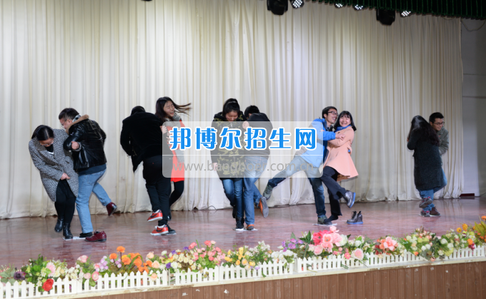 川南幼兒師范高等?？茖W(xué)校與內(nèi)江職業(yè)技術(shù)學(xué)校開展青年聯(lián)誼活動