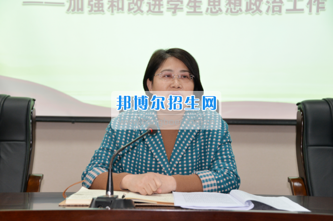 川南幼兒師范高等?？茖W(xué)校召開輔導(dǎo)員班主任工作例會(huì)加強(qiáng)和改進(jìn)學(xué)生思想政治工作