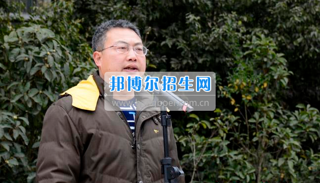 南充市建華職業(yè)中學簡短、高效的開學典禮