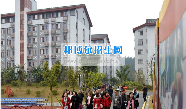 南充市建華職業(yè)中學(xué)開展“請(qǐng)進(jìn)來，走出去”校際交流活動(dòng)