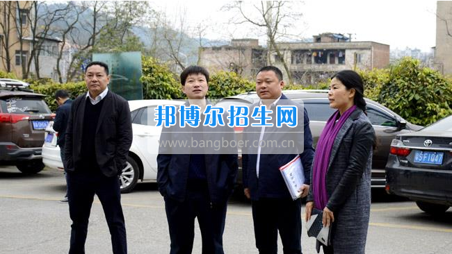 區(qū)委常委、宣傳部長邱躍峰一行視察南充市建華職業(yè)中學(xué)