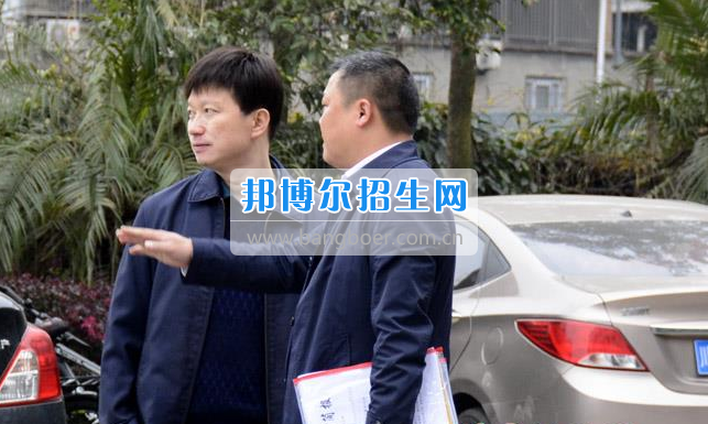 區(qū)委常委、宣傳部長邱躍峰一行視察南充市建華職業(yè)中學(xué)