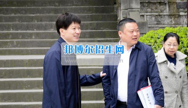 區(qū)委常委、宣傳部長邱躍峰一行視察南充市建華職業(yè)中學(xué)