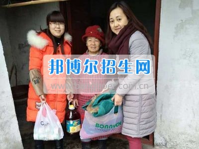 四川省什邡市職業(yè)中專學(xué)校黨總支開展“精準(zhǔn)扶貧”走訪慰問活動
