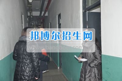 四川省什邡市職業(yè)中專學校迎接德陽市、什邡市教育局開學工作檢查