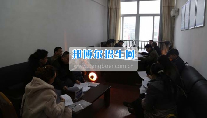 四川省古藺縣職業(yè)高級(jí)中學(xué)校集智匯力，全力推進(jìn)依法治校
