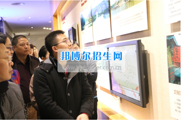 成都市洞子口職業(yè)高級中學組織師生開展百里中軸看成都主題研學活動