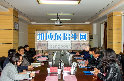 興義民族師范學(xué)院劉照惠校長率隊到省屬高?？疾旌笄诠芾砉ぷ? width=