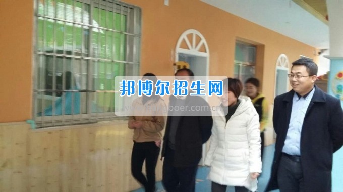 南充師范學(xué)校蔡禮儒校長(zhǎng)赴高坪、嘉陵參加實(shí)習(xí)就業(yè)基地掛牌并看望實(shí)習(xí)生