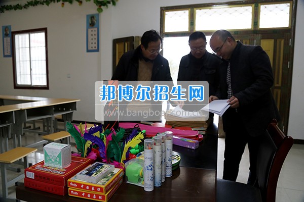 內(nèi)江師范學(xué)院督導(dǎo)組赴資中縣銀山鎮(zhèn)金紫鋪村開展脫貧攻堅專項督導(dǎo)