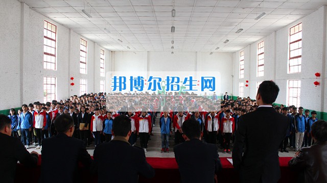 馨知心集團(tuán)、云南動高鐵普鐵公司、上海大眾等多家單位在我校舉辦招聘會
