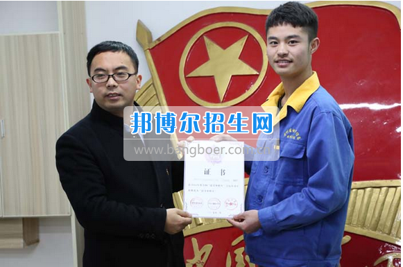 熱烈祝賀貴州省電子信息高級(jí)技工學(xué)校馮明揚(yáng)同學(xué)榮獲全國(guó)“最美中職生”榮譽(yù)稱(chēng)號(hào)