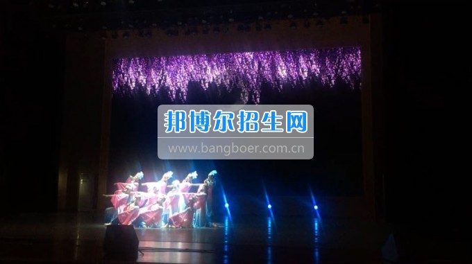 建筑設(shè)計(jì)學(xué)院榮獲2017年貴州省職業(yè)院校文化藝術(shù)類(中國(guó)舞)技能大賽最佳組織獎(jiǎng)