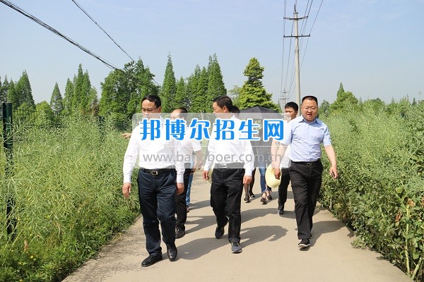 2017年成都農(nóng)業(yè)科技職業(yè)學(xué)院召開(kāi)“校地合作、共建園區(qū)”專題會(huì)