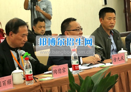 市教委年檢專家組蒞臨重慶信息技術(shù)職業(yè)學院檢查指導工作