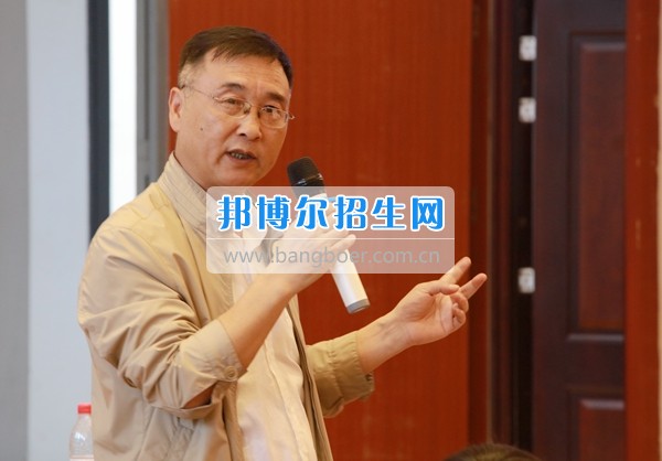 貴州商業(yè)高等?？茖W(xué)校舉行“協(xié)同創(chuàng)新 共謀發(fā)展——高校服務(wù)區(qū)域經(jīng)濟(jì)發(fā)展論壇”