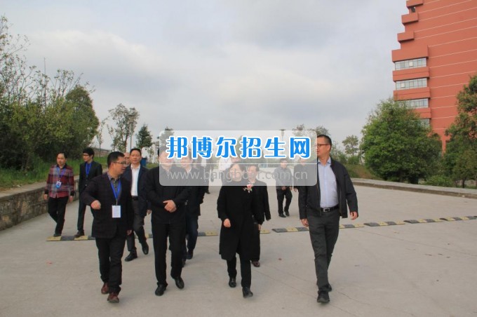 重慶市石柱縣政協(xié)主席蒞臨貴陽醫(yī)學院神奇民族醫(yī)藥學院參觀考察
