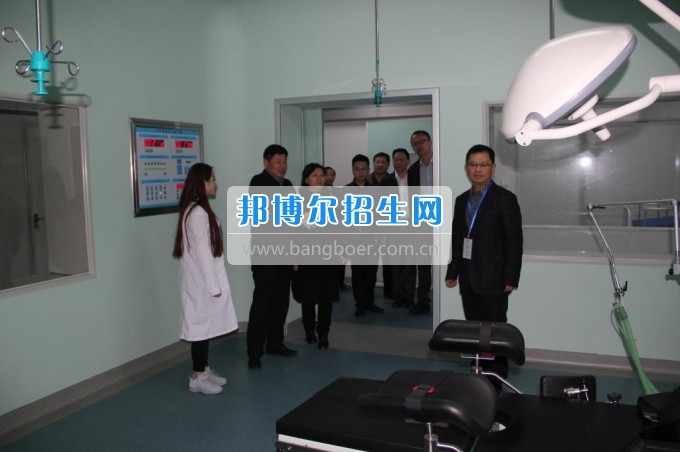 重慶市石柱縣政協(xié)主席蒞臨貴陽醫(yī)學院神奇民族醫(yī)藥學院參觀考察
