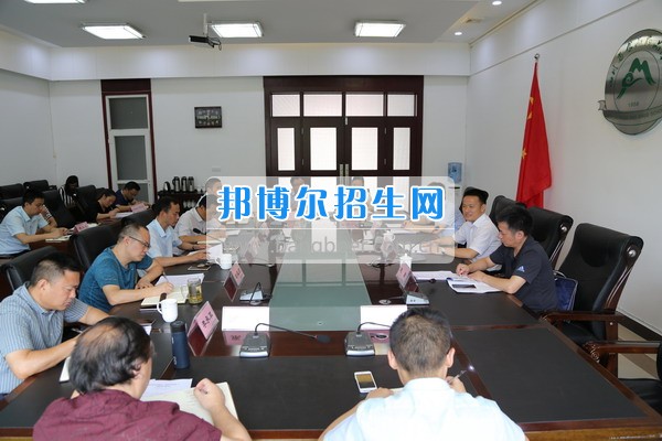 省紀(jì)委駐局紀(jì)檢組長蘇虎彪一行到四川省食品藥品學(xué)校檢查工作