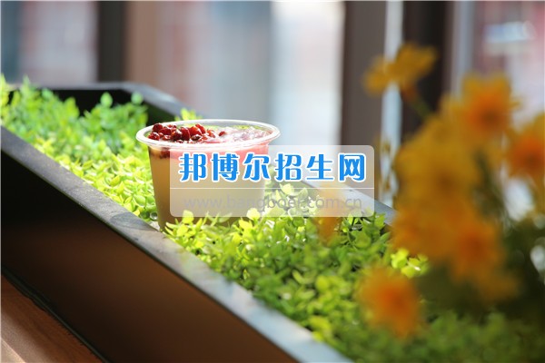 成都希望航空職業(yè)學(xué)校美味冷飲大曝光！據(jù)說，正數(shù)第三的是同學(xué)們最喜愛的冷飲！