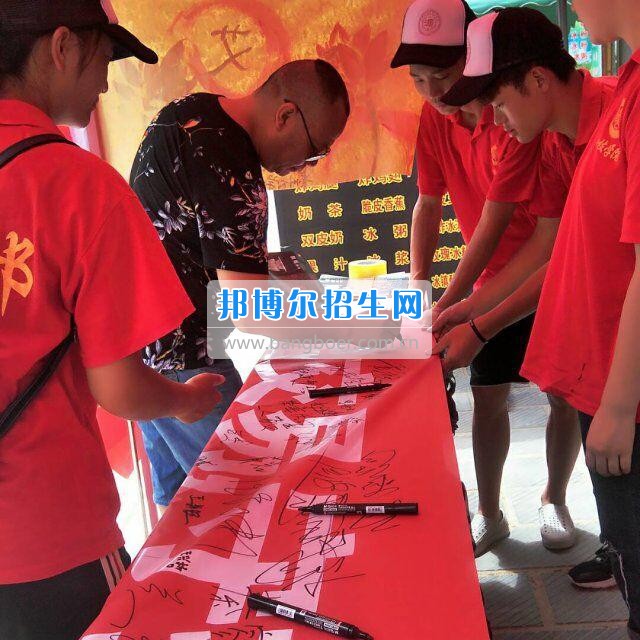 貴州大學(xué)科技學(xué)院暑期社會實(shí)踐服務(wù)團(tuán)好花紅分隊深入九門村、金田村、好花紅村開展禁毒防艾宣傳