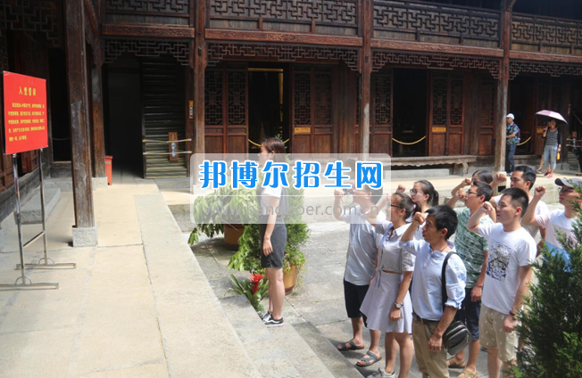 黔南民族醫(yī)學高等?？茖W校開展踐行“兩學一做”做到“知行合一”學習