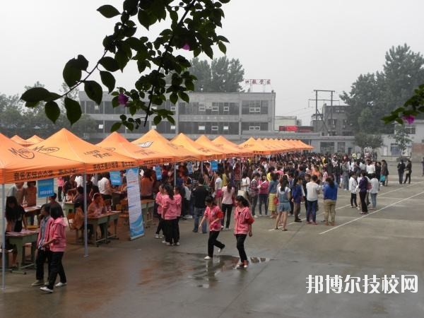 四川人民醫(yī)院護(hù)士學(xué)校2019年報名條件、招生對象